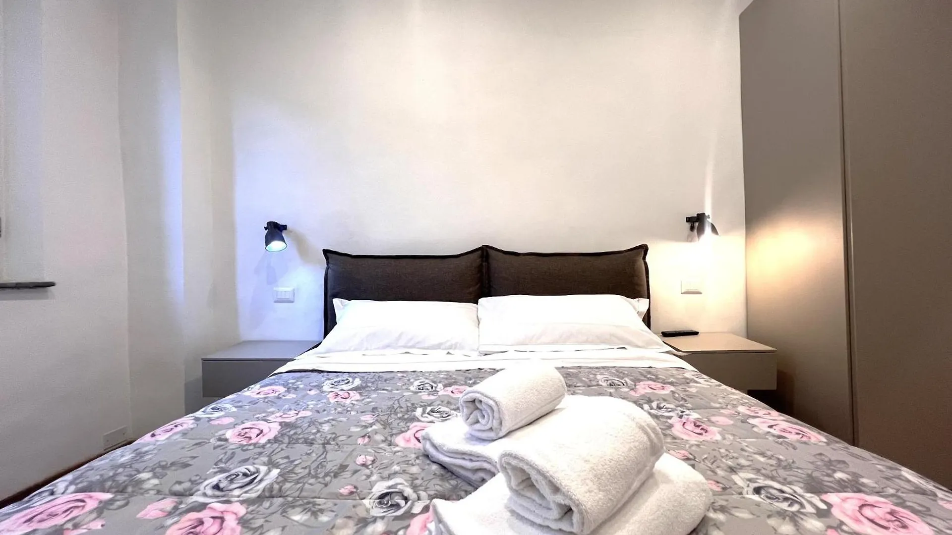 G E G Home Сиена 0*,  Италия