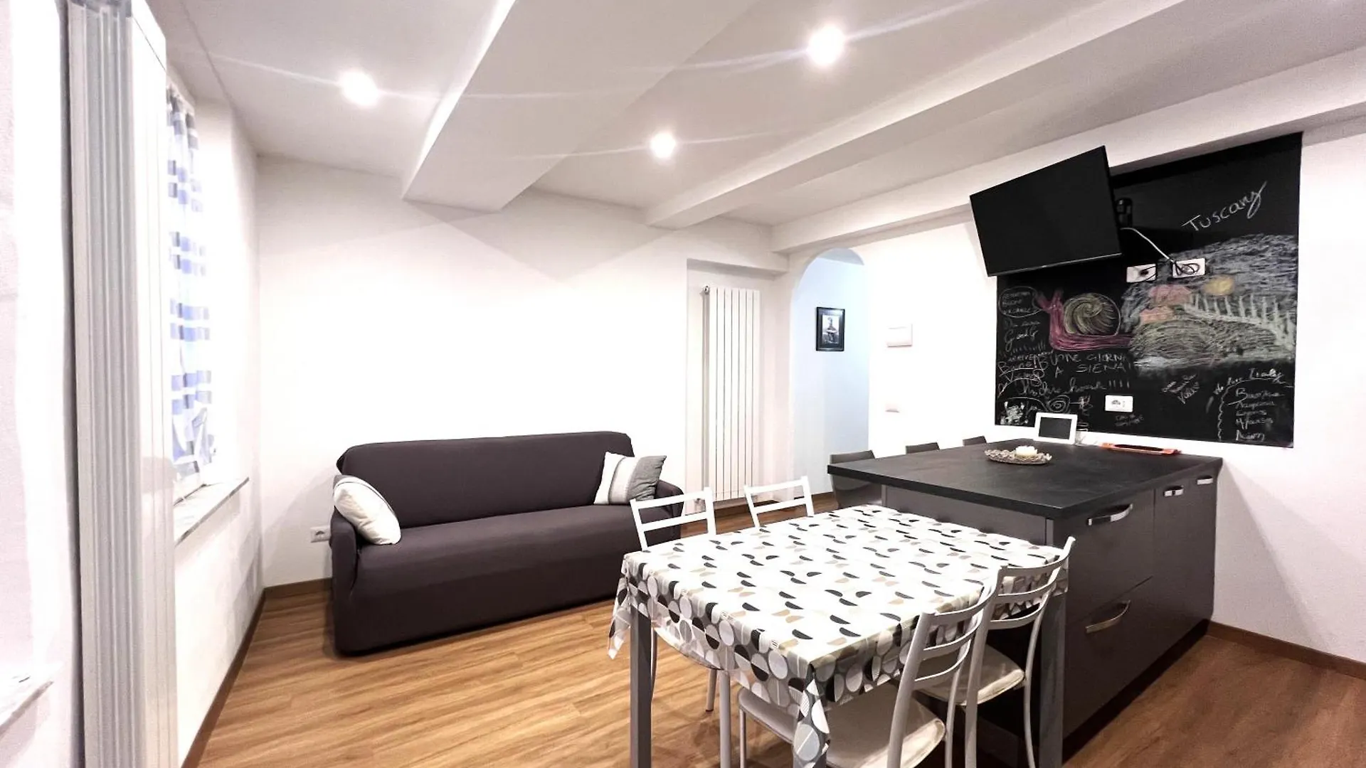 G E G Home Сиена 0*,  Италия